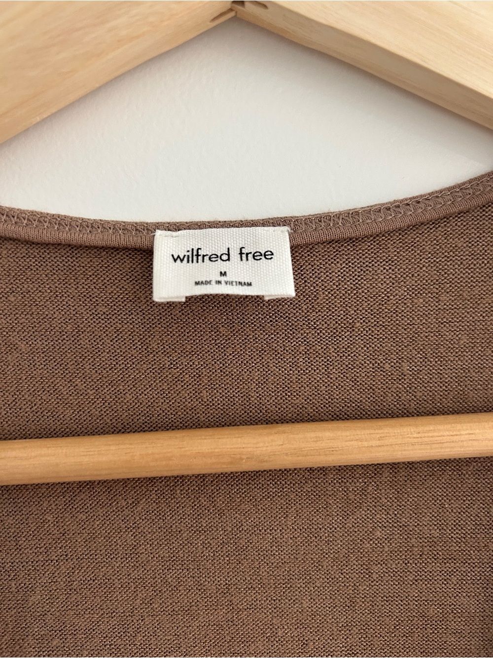Wilfred Free Aritzia V-Neck Knit Crop Tank Top Brown Size M - Picture 3 of 5